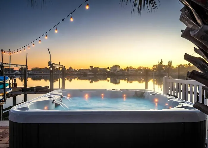 Waterfront Duplex W/ Hot Tub, Bikes, Kayaks, Sup * Clearwater Beach