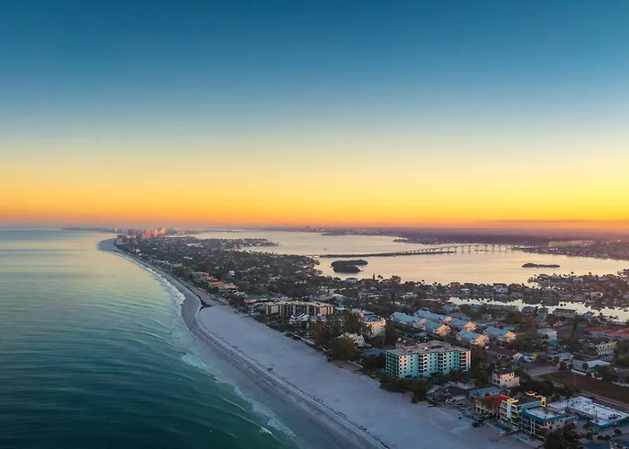 Waterfront Duplex W/ Hot Tub, Bikes, Kayaks, Sup Apartment Clearwater Beach